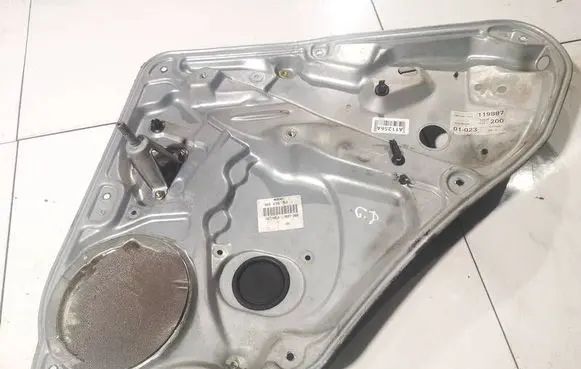 Volkswagen PASSAT B5 Rear door window regulator motor 3B9839752