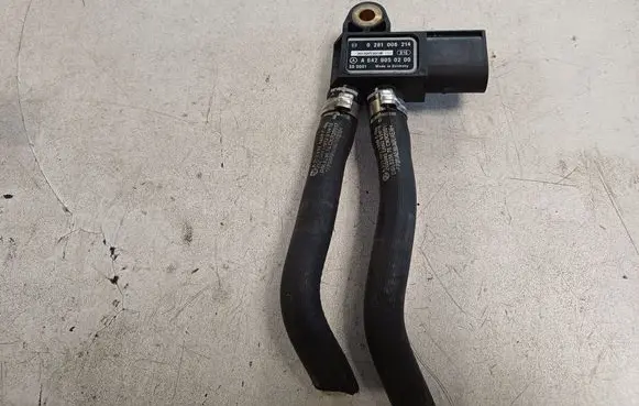 Mercedes-Benz C AMG W204 Exhaust gas pressure sensor 0281006214 A629050200