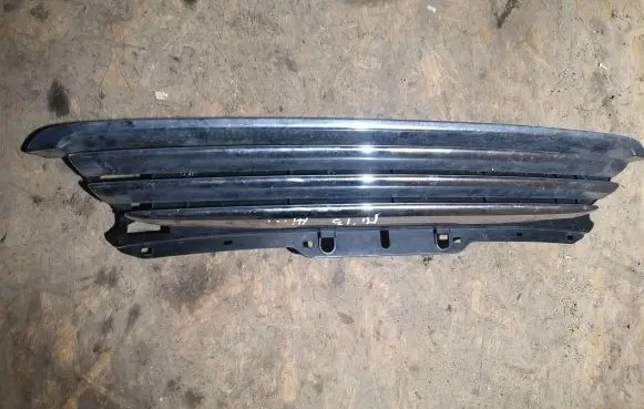 Mini One - Cooper Coupe R56 Front bumper upper radiator grill 16614910