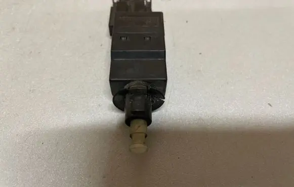 Mercedes-Benz E W211 Brake pedal sensor switch 0015454009