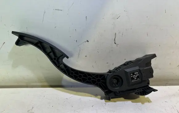 Mercedes-Benz CLA C117 X117 W117 Accelerator throttle pedal A246300 1263 1404