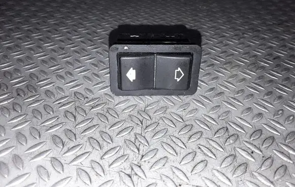 BMW 5 E39 Electric window control switch 8368974