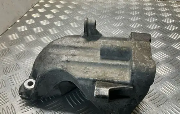 Mercedes-Benz C W204 Engine mounting bracket A6512230004