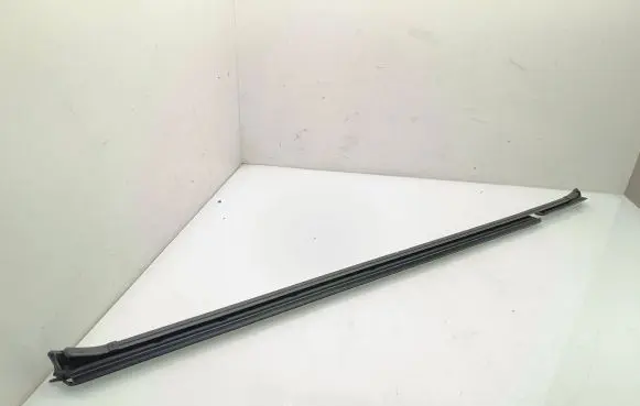 Volkswagen Touareg III Rubber seal front door window/glass 760837479