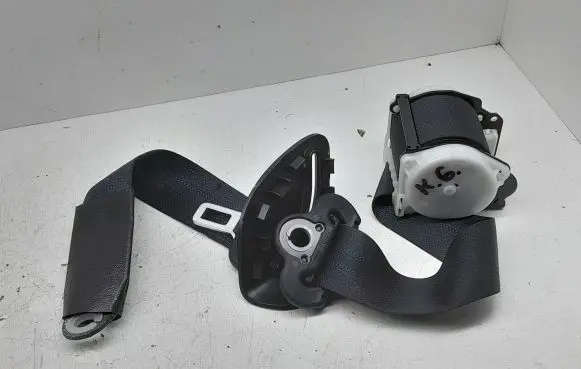 Infiniti QX70 S51 Front seatbelt 1067803 0437187