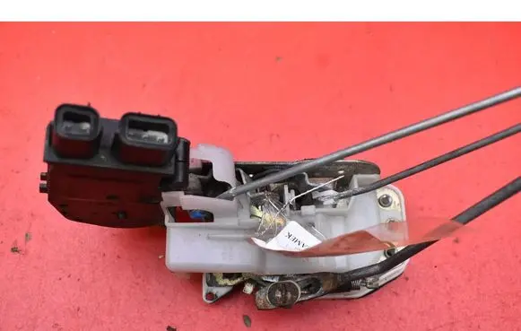 Honda HR-V Front door lock 