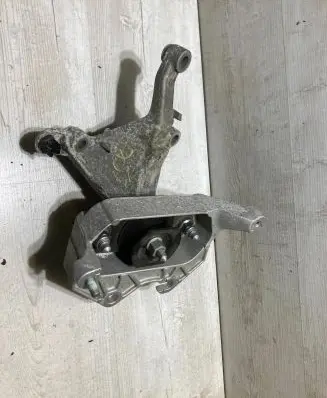 Dacia Sandero III Gearbox mounting bracket 112583002R 112535643r