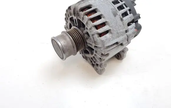 Volkswagen Tiguan Generator/alternator 04C903023M
