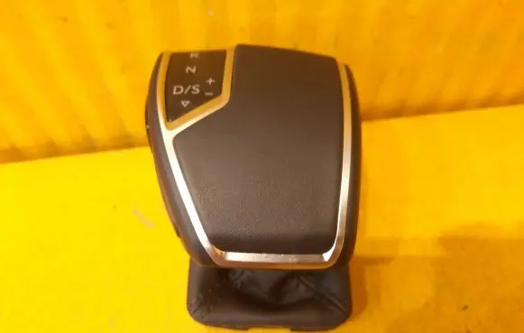 Volkswagen Touareg III Gear lever shifter trim leather/knob 761713139A