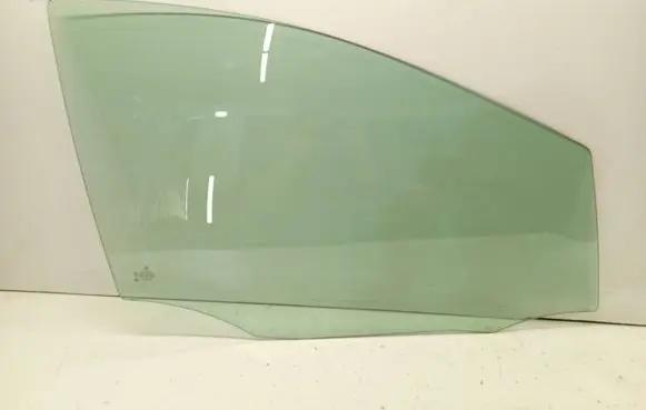 Mercedes-Benz A W169 Front door window glass four-door 1697250210 A1697250210