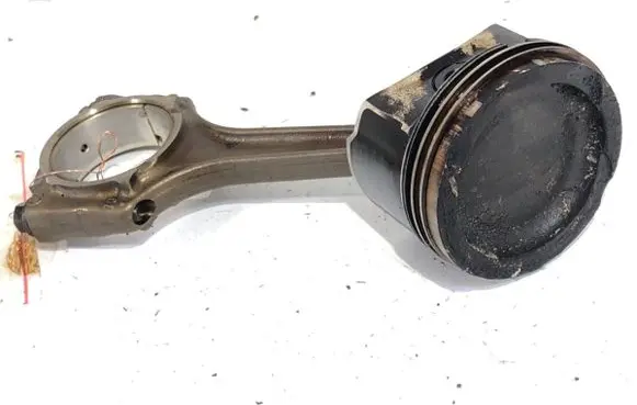 Fiat Tipo Piston with connecting rod 843A1000