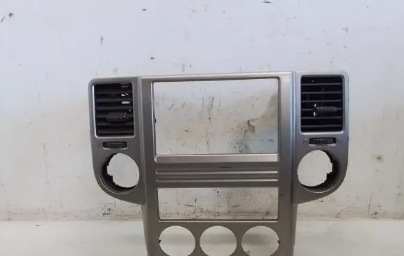 Nissan X-Trail T30 Dash center air vent grill