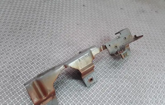 Renault Twingo II Fender mounting bracket