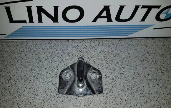 BMW 7 E65 E66 Front door lock loop/hook striker M0240573
