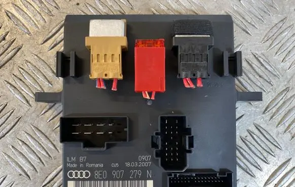Audi A4 S4 B7 8E 8H Comfort/convenience module 8E0907279N