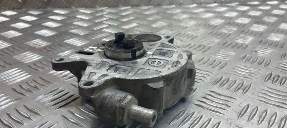 Audi A1 Vacuum pump 03L145100