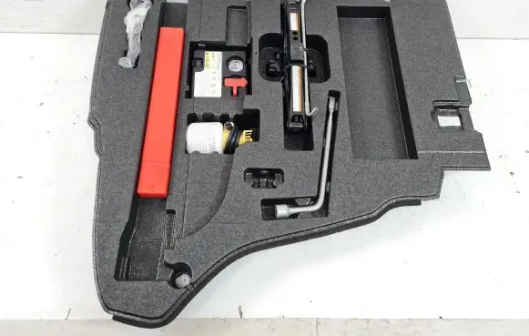 Toyota Prius (XW50) Tool set 6499547030