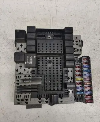 Volvo V70 Fuse module 8645410