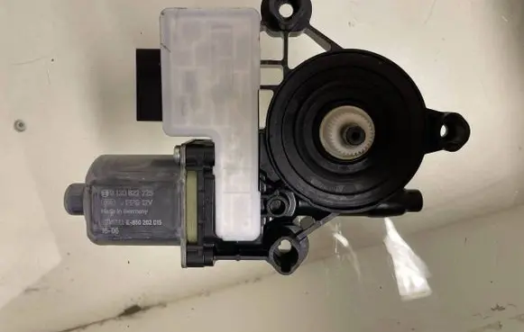 Seat Ateca Rear door window regulator motor 5Q0959811A