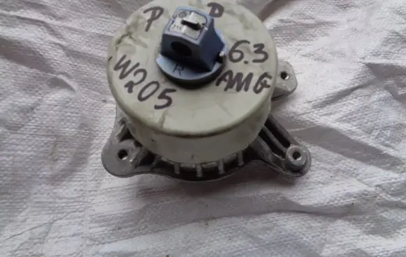 Mercedes-Benz C AMG W205 Engine mount bracket A2052420300
