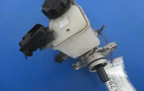 Mazda 323 Master brake cylinder