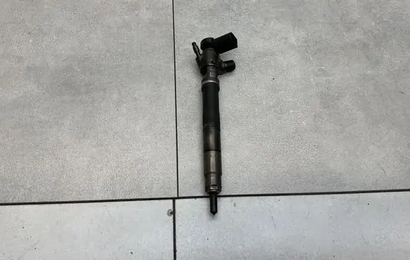 Skoda Octavia Mk3 (5E) Fuel injector 04L130277BD