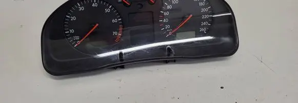 Volkswagen PASSAT B5 Speedometer (instrument cluster) 3B0920822 VWZ720X1763199