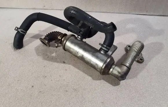 Ford Focus C-MAX EGR valve cooler 4M5Q9F464BC 05640821
