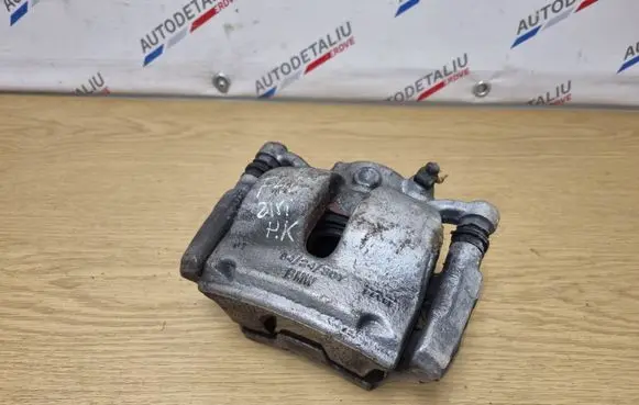 BMW 2 F46 Front brake caliper 5424307