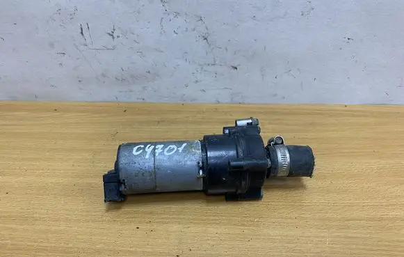 Mercedes-Benz E W210 Water pump 0018351364 C4701
