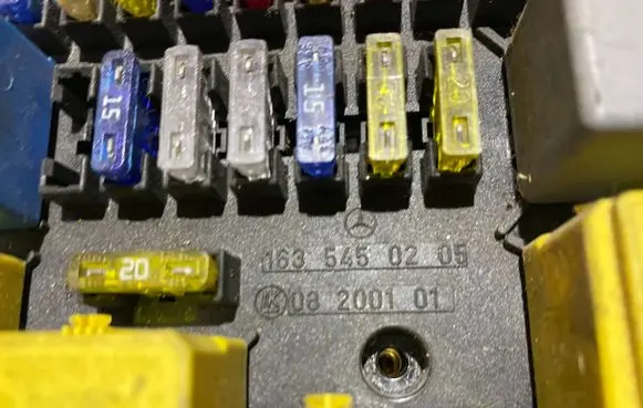Mercedes-Benz ML W163 Fuse module a1635450205 1635450205