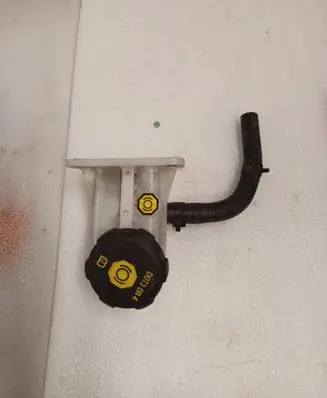 KIA Niro Clutch fluid reservoir/tank 