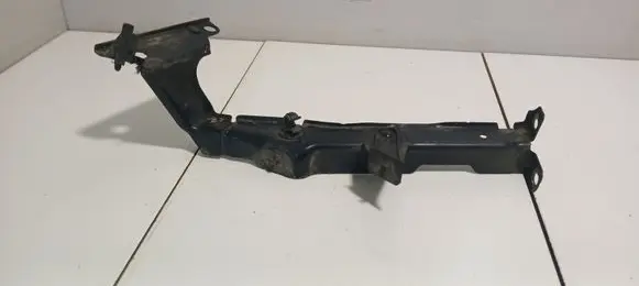 Audi A4 S4 B8 8K Fender mounting bracket 8K0821135C
