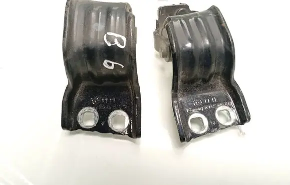 Tailgate/trunk/boot hinge