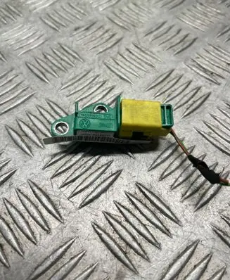 Volkswagen Golf V Airbag deployment crash/impact sensor 1K0909606D