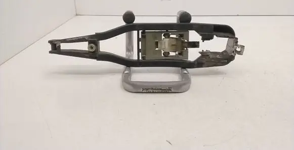 BMW 3 E46 Front door exterior handle/bracket 8216121