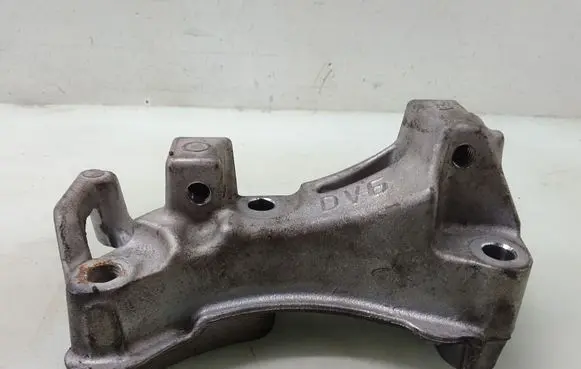 Peugeot 308 Engine mounting bracket 9688615780