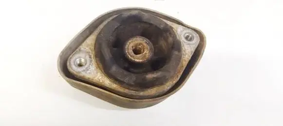 Volkswagen PASSAT B5 Engine mount bracket 8d0399151j
