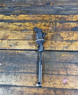 Renault Master III Clutch master cylinder 8200673232C