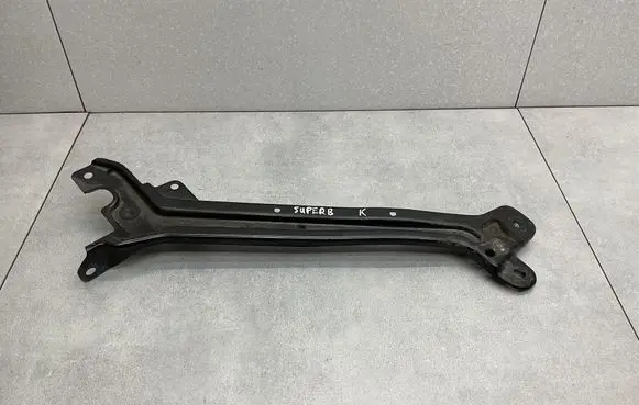 Skoda Superb B8 (3V) Radiator support slam panel bracket 3V0806929