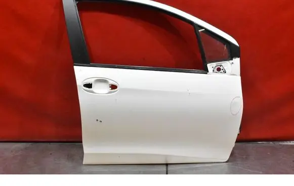 Toyota Yaris Front door 