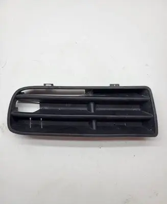 Volkswagen Golf IV Front bumper lower grill 1J0853665B