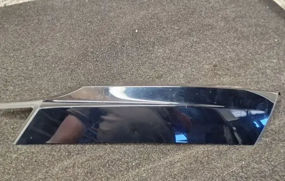 Land Rover Discovery 5 (D)pillar trim (top) HY3229149AE