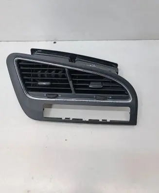 Peugeot 5008 Dash center air vent grill 9686528077 W14109 LLT87HDG