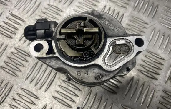 Ford Focus C-MAX Vacuum pump D1561C1 21010