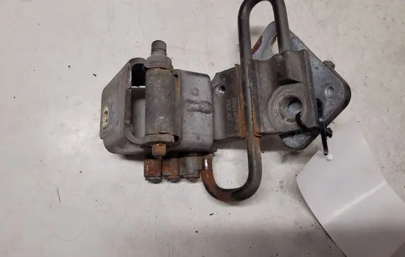Volkswagen Caddy Front door lower hinge 0831412A