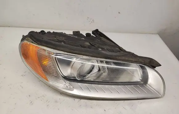 Volvo V70 Headlight/headlamp 31214348