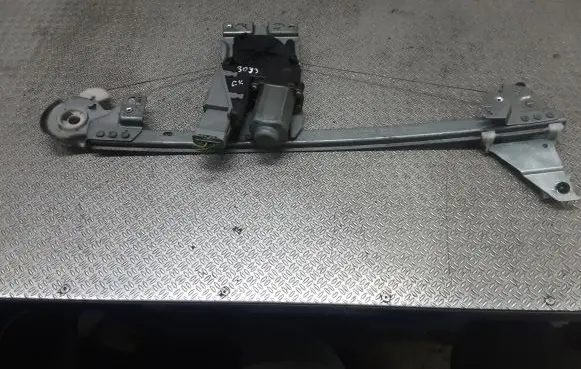 Rear door manual window regulator