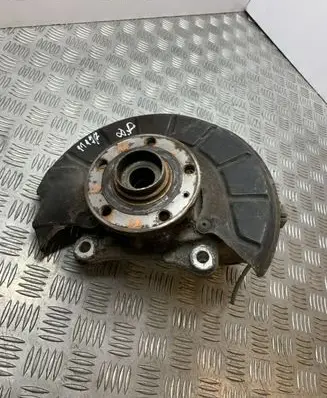 Volkswagen PASSAT B6 Front wheel hub