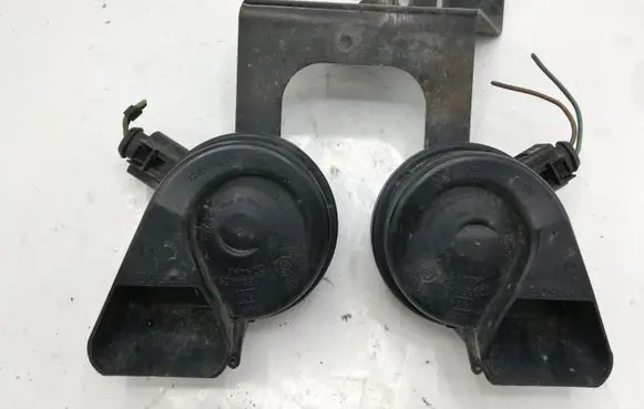 Audi A6 S6 C6 4F Horn signal E0951229